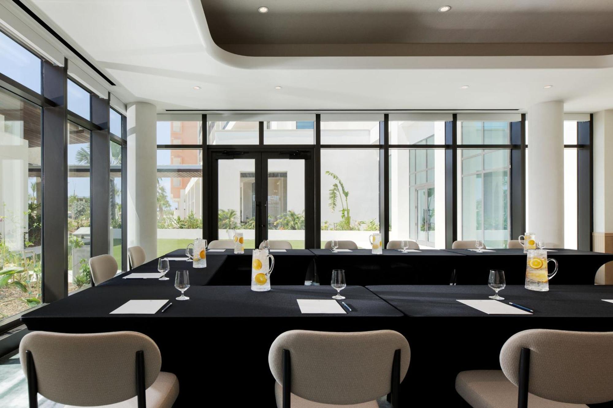 Hotel Indigo Grand Cayman By Ihg West Bay Buitenkant foto